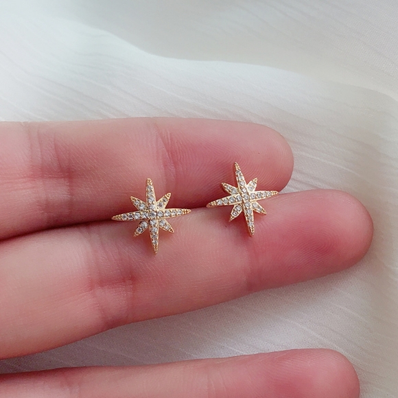 Eight-pointed star silver pin earrings B - Picture 2 of 3